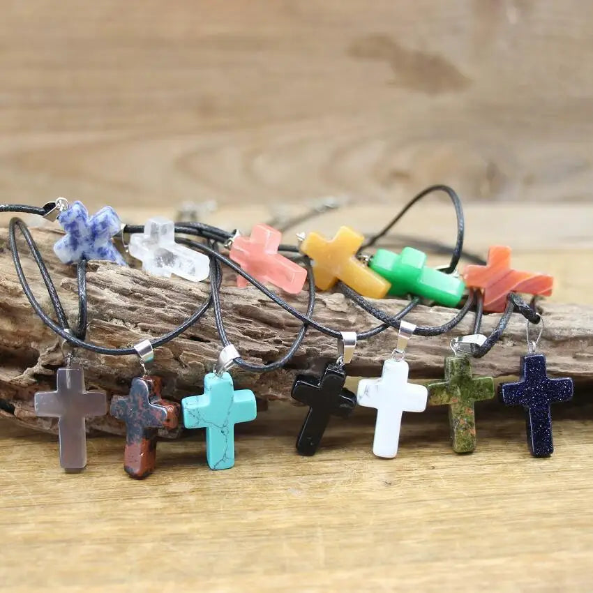 pendentif croix en pierre