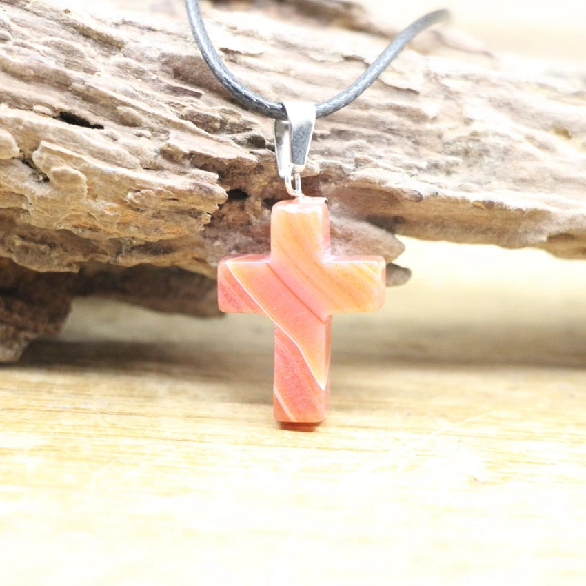 pendentif croix en pierre