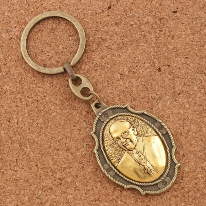 porte clef pape francois avec sa croix
