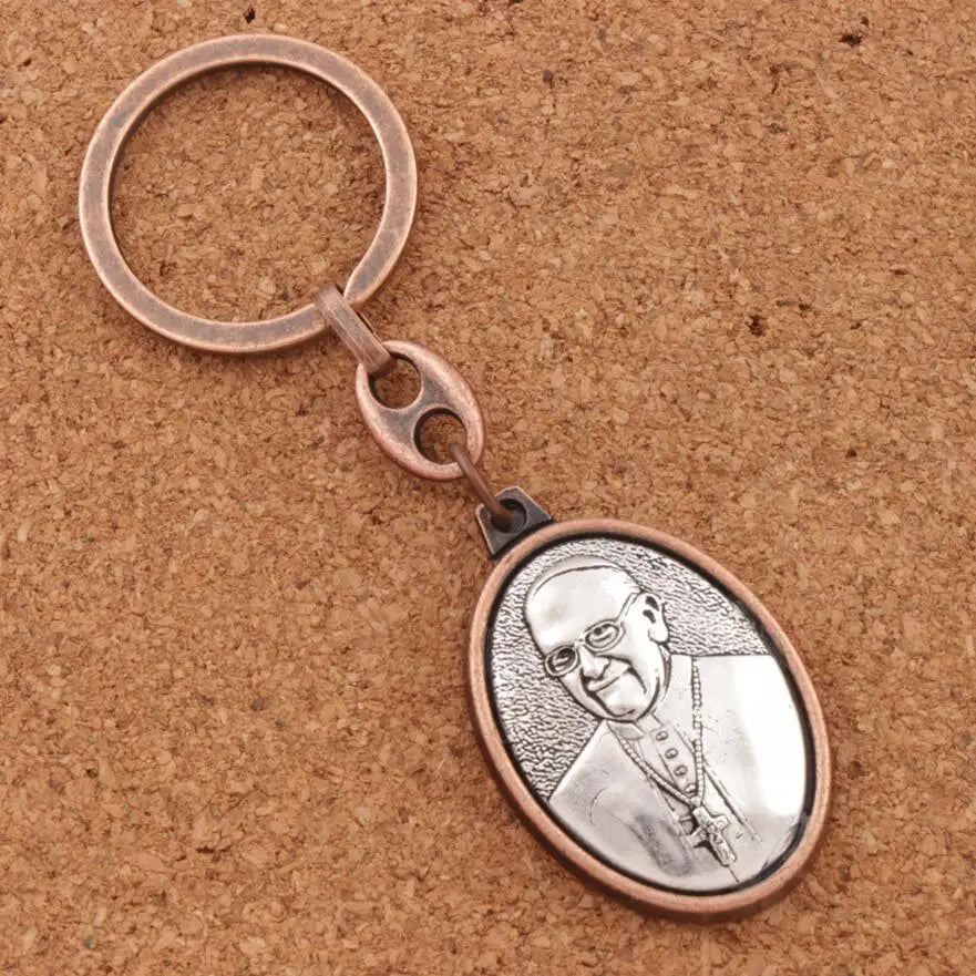 porte clef pape francois avec sa croix