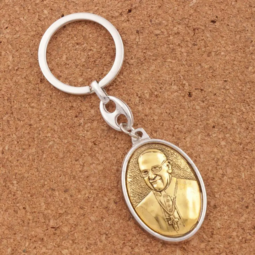 porte clef pape francois avec sa croix