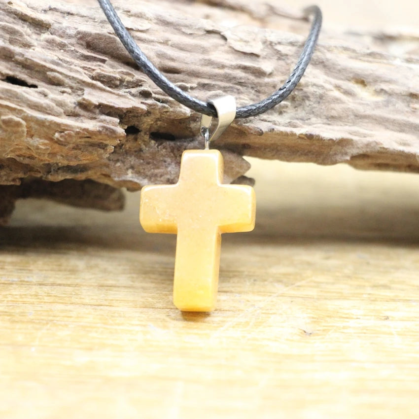 pendentif croix en pierre