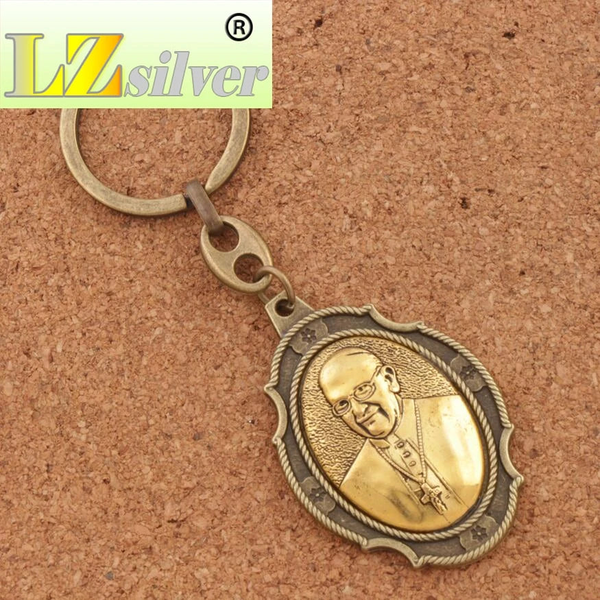 porte clef pape francois avec sa croix