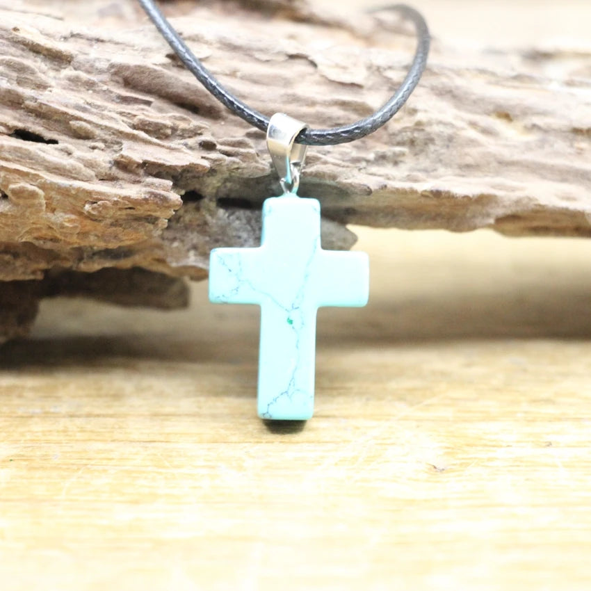 pendentif croix en pierre