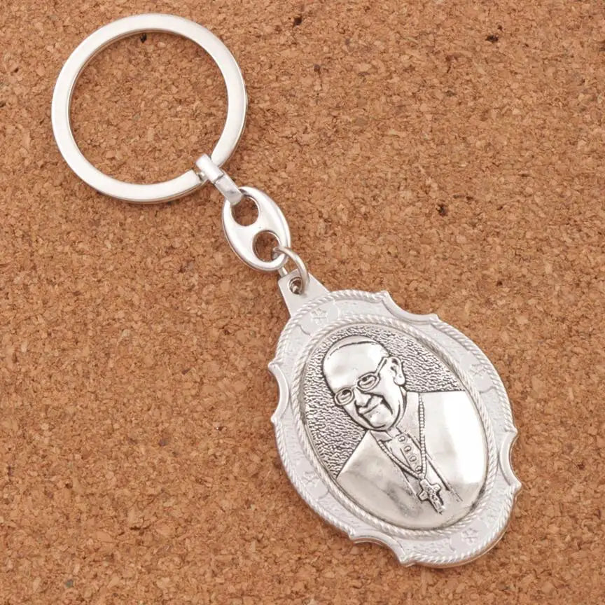 porte clef pape francois avec sa croix