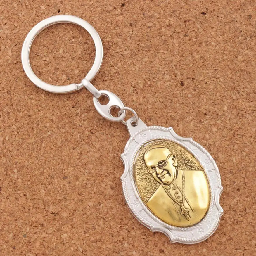 porte clef pape francois avec sa croix