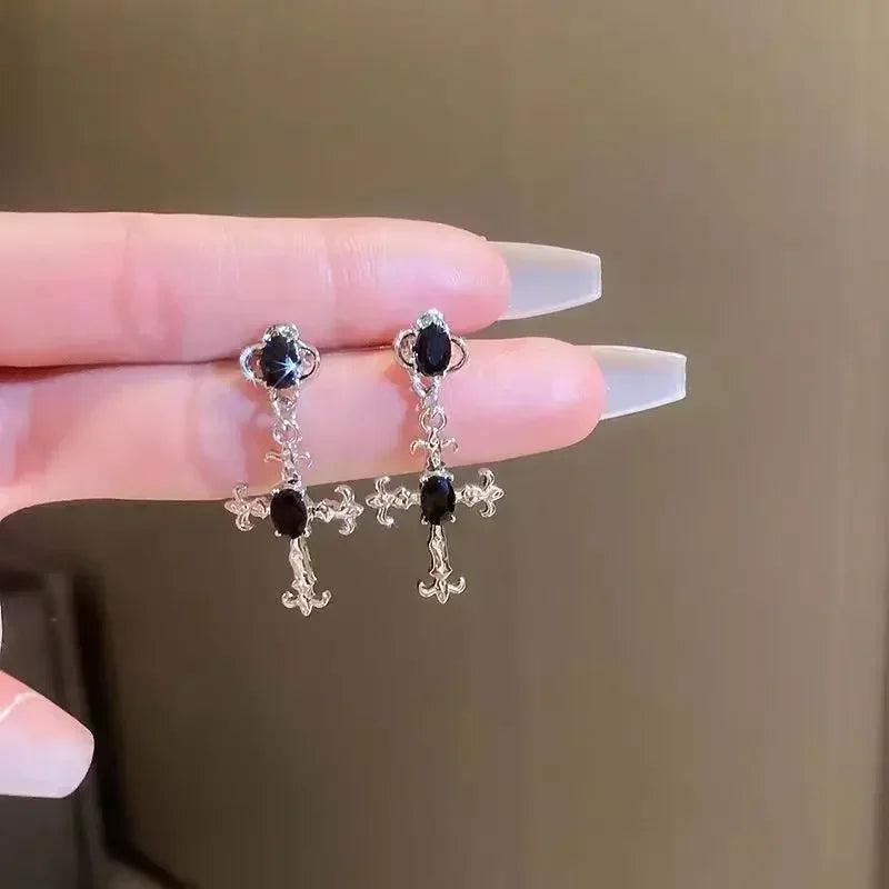 Boucle oreille croix noir