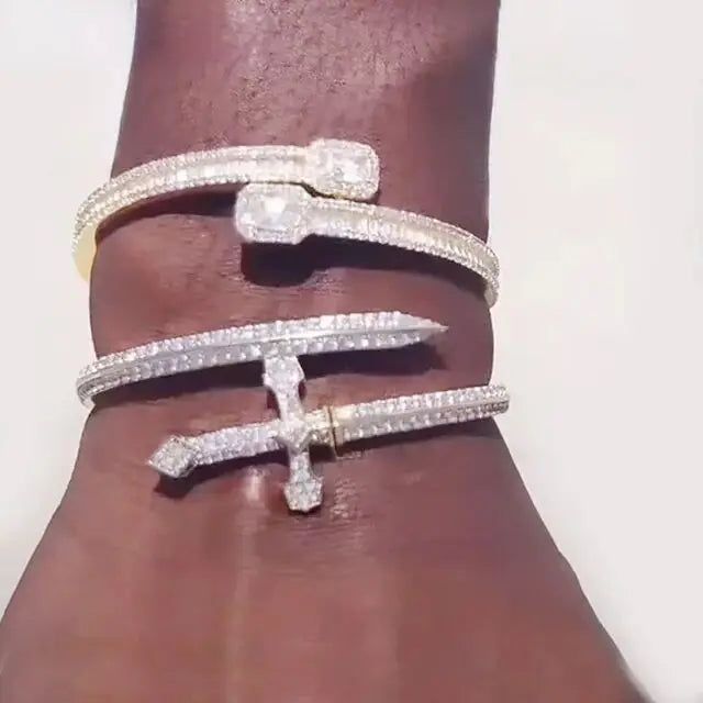 bracelet croix épée