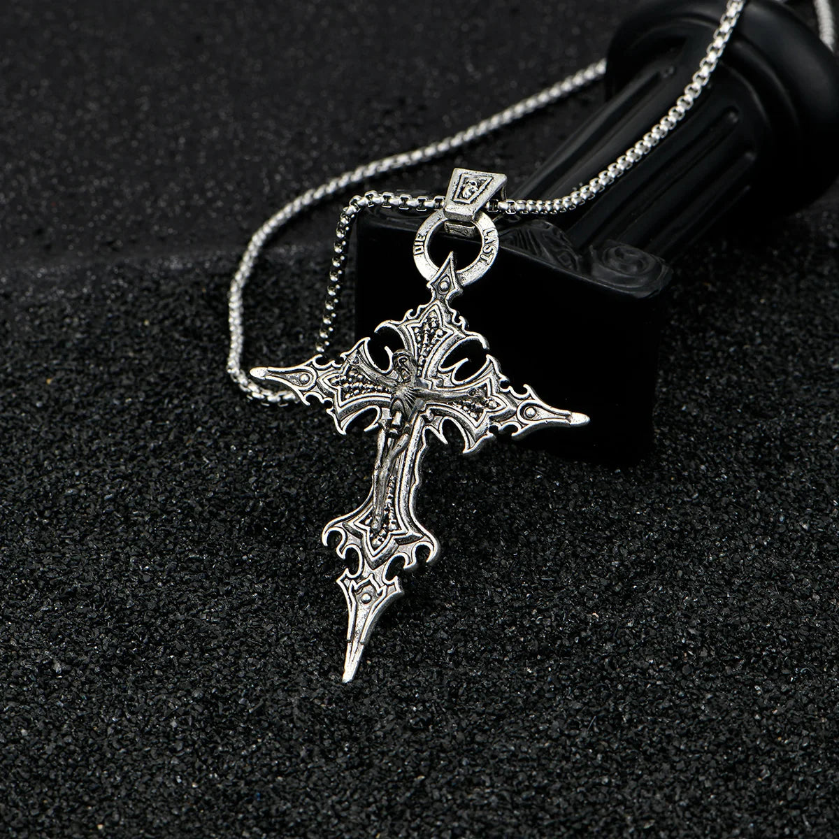 pendentif croix de jésus
