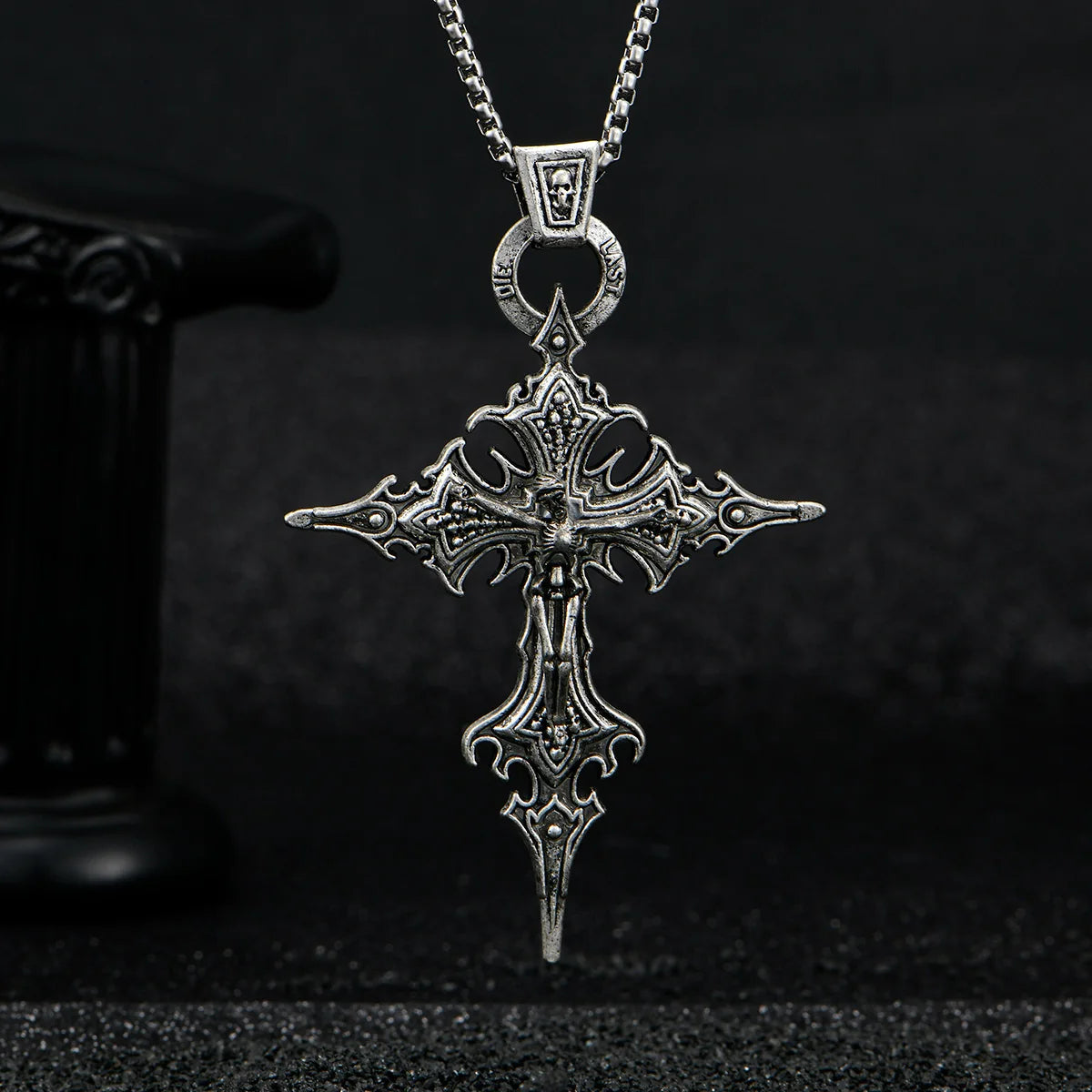 pendentif croix de jésus