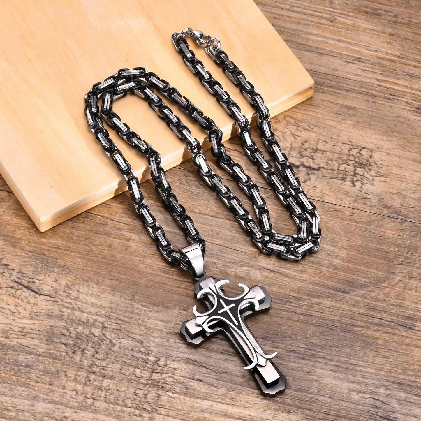 chaine croix catholique