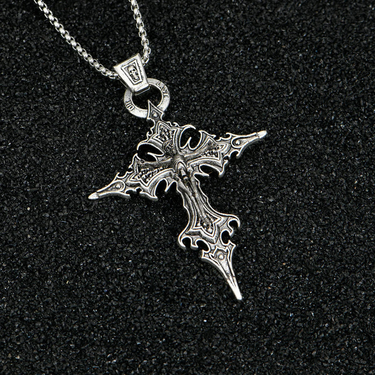 pendentif croix de jésus