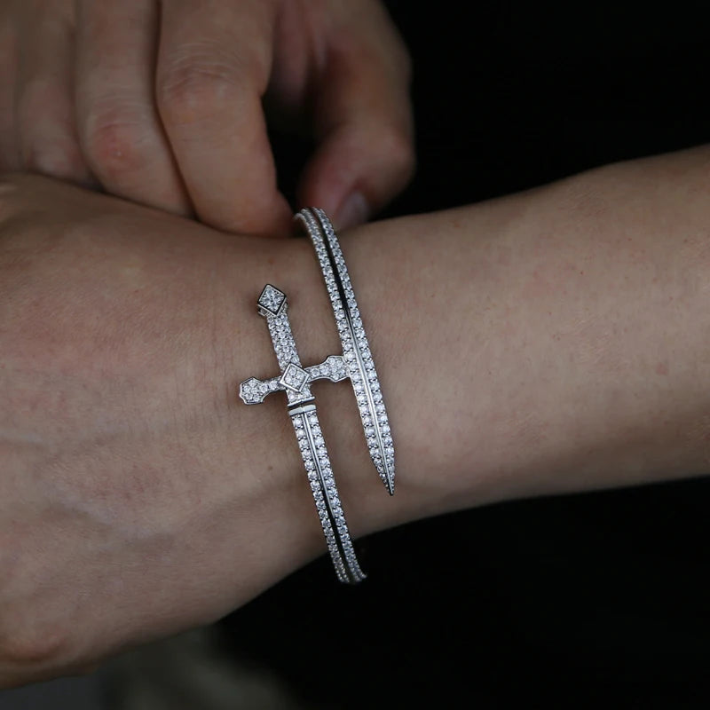 bracelet croix épée