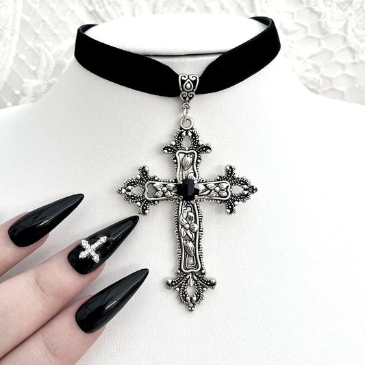 collier croix gothique