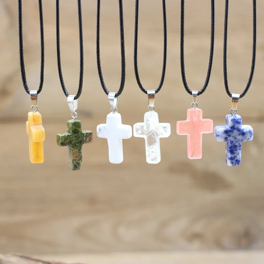 pendentif croix en pierre