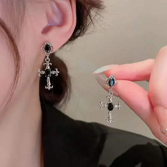 Boucle oreille croix noir