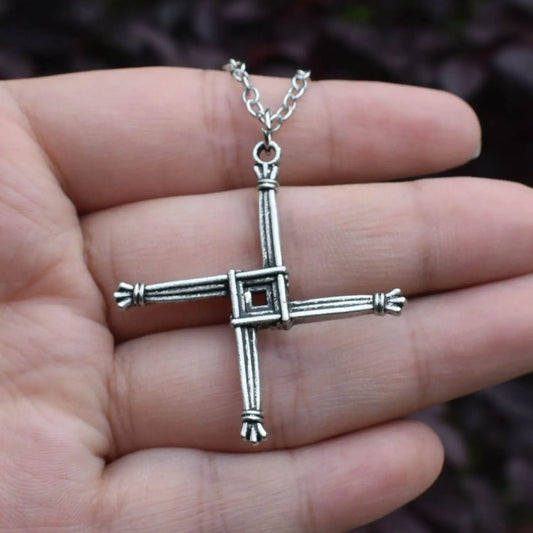 collier croix irlandaise